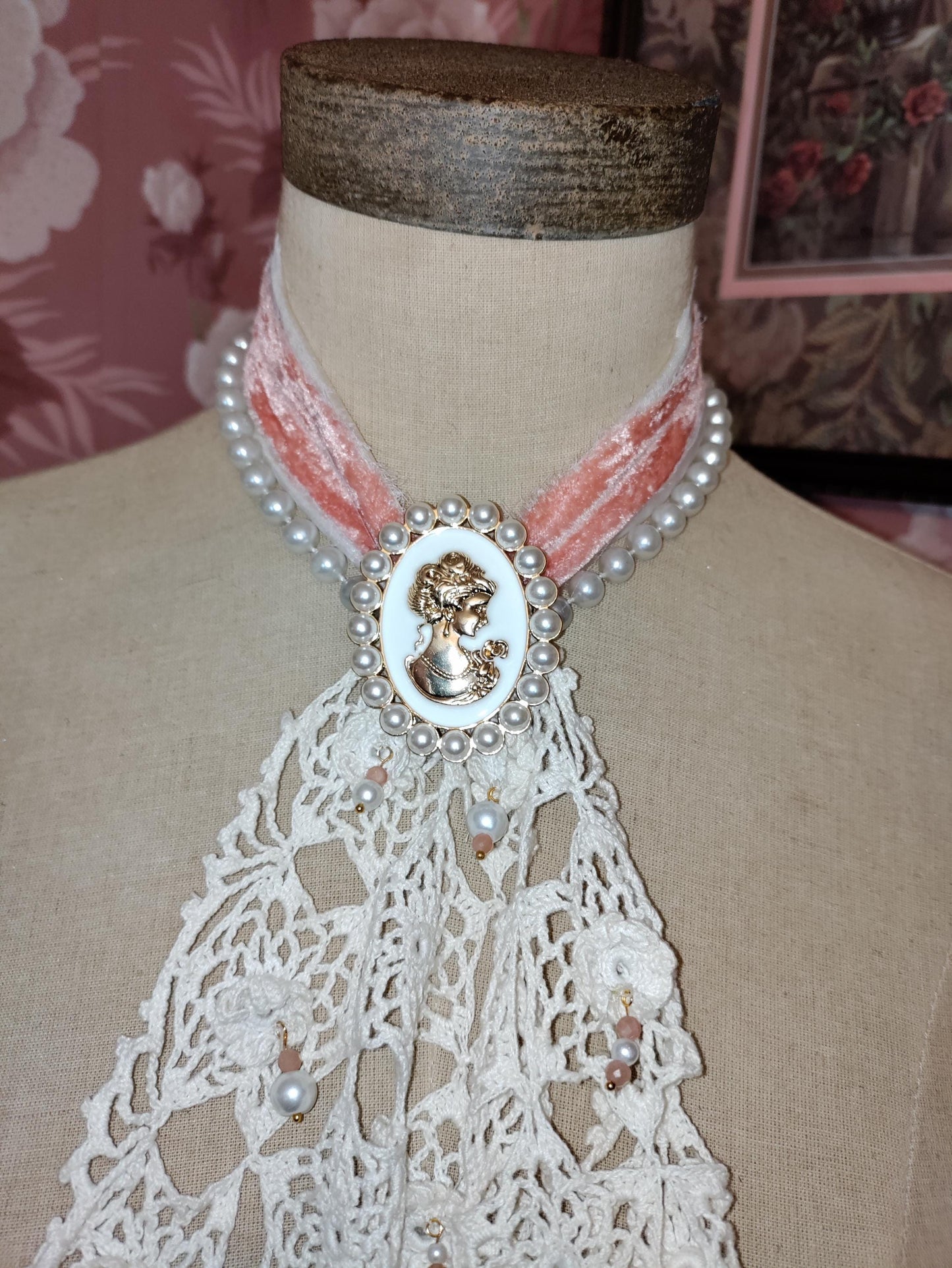 Cameo Jabot ~ Antique Crochet Lace Necklace, Vintage Gold Cameo Choker