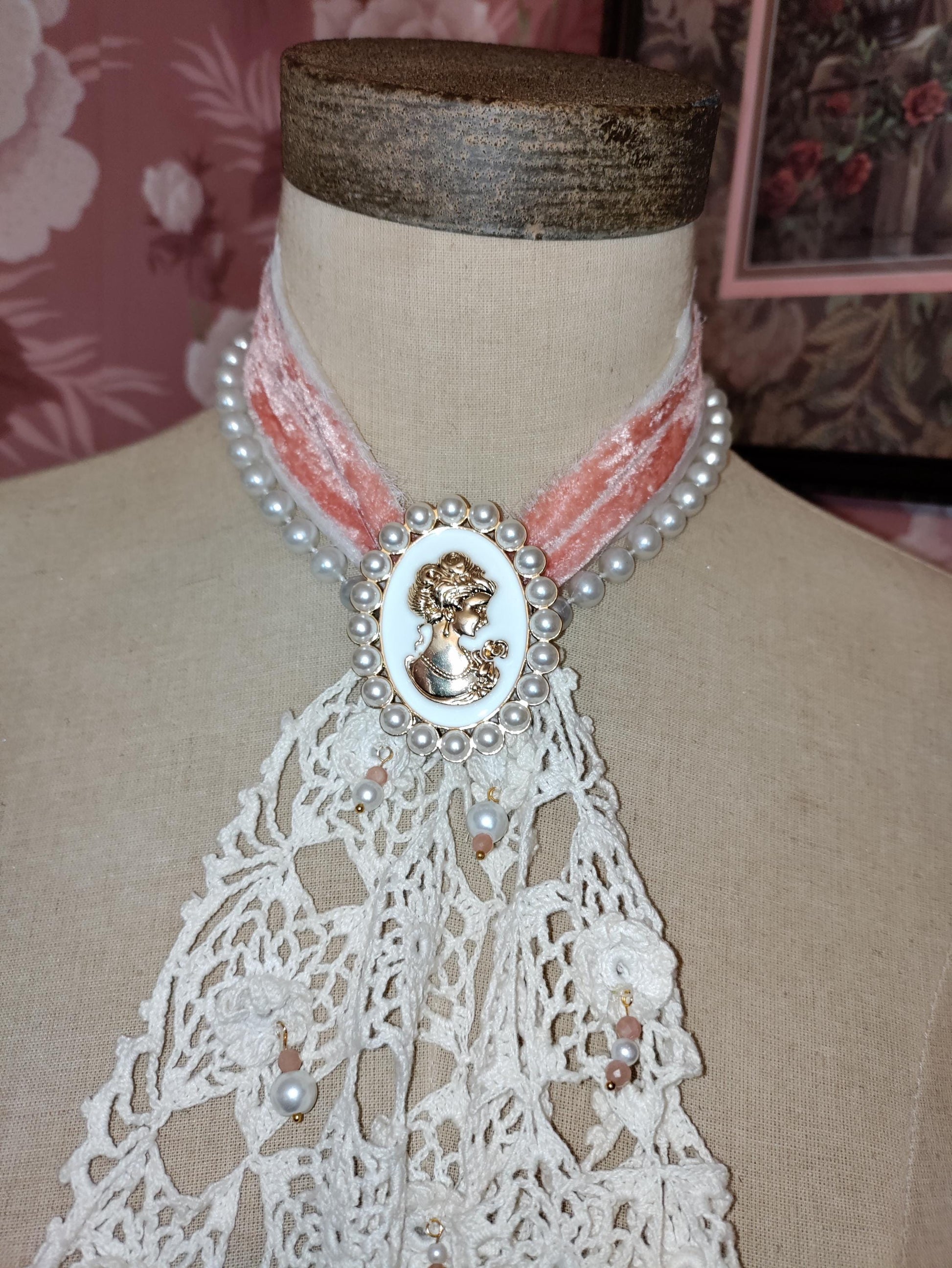 Cameo Jabot ~ Antique Crochet Lace Necklace, Vintage Gold Cameo Choker