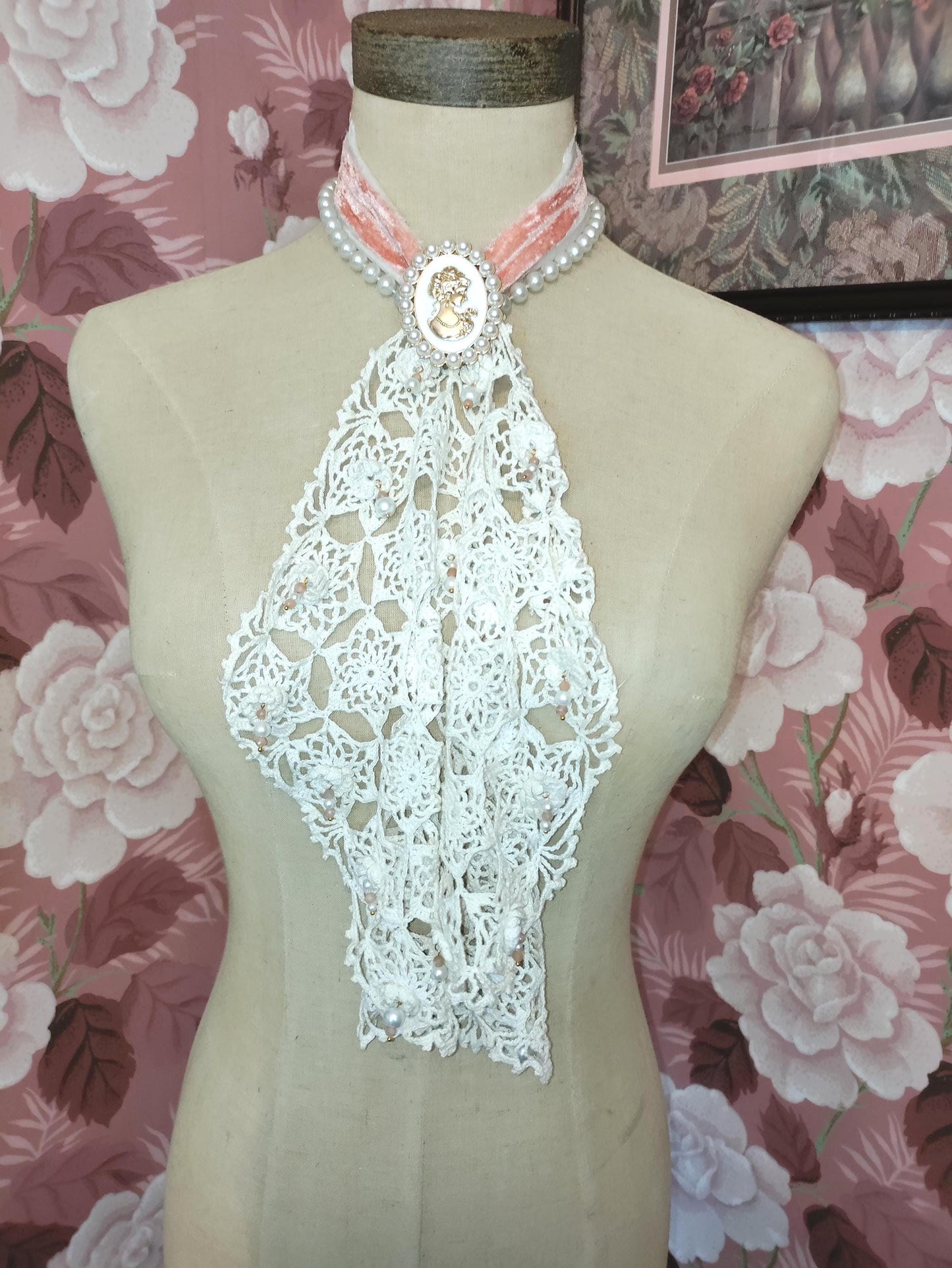 Cameo Jabot ~ Antique Crochet Lace Necklace, Vintage Gold Cameo Choker